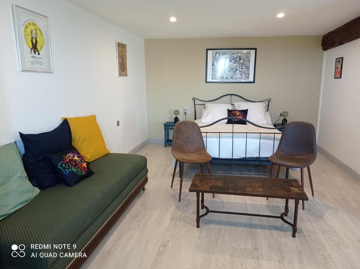 Bouges  A L Époque Bed & Breakfast エクステリア 写真